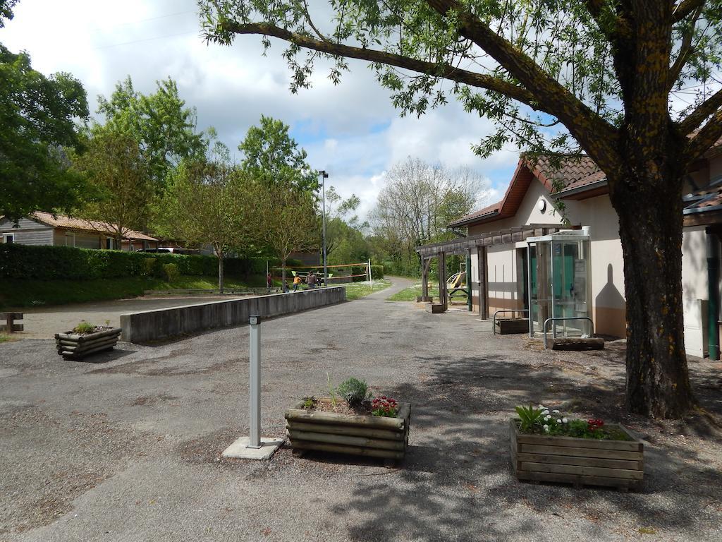 Camping Du Moulin Hotel Meyrieu-les-Etangs Zewnętrze zdjęcie